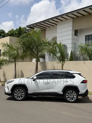 Toyota RAV4 Limited AWD 2023 White