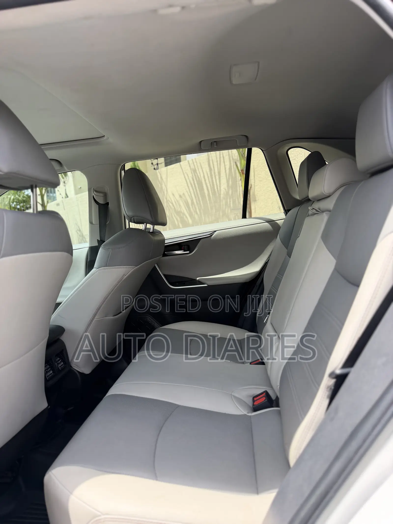 Toyota RAV4 Limited AWD 2023 White