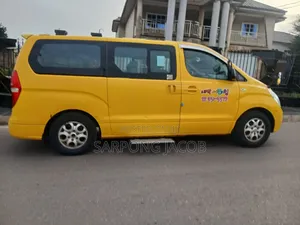 Hyundai Starex 2014 Yellow