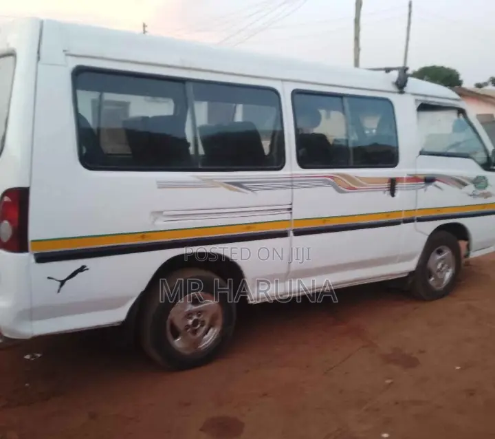 Hyundai H-100 2004 White