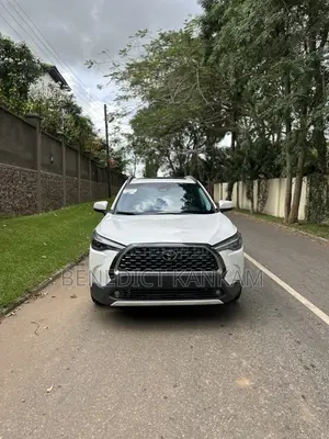 Toyota Corolla Cross XLE 4WD 2024 White