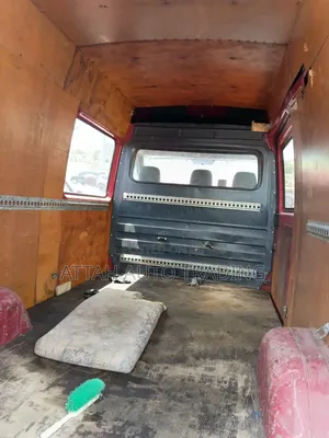 Mercedes-Benz Sprinter 2000 Red