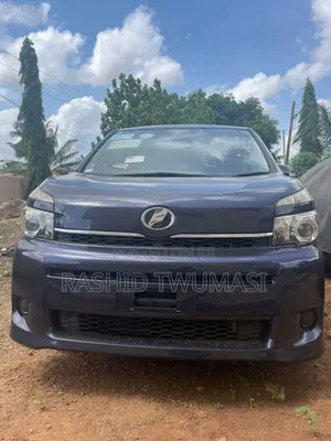 Toyota Voxy 2013 Blue