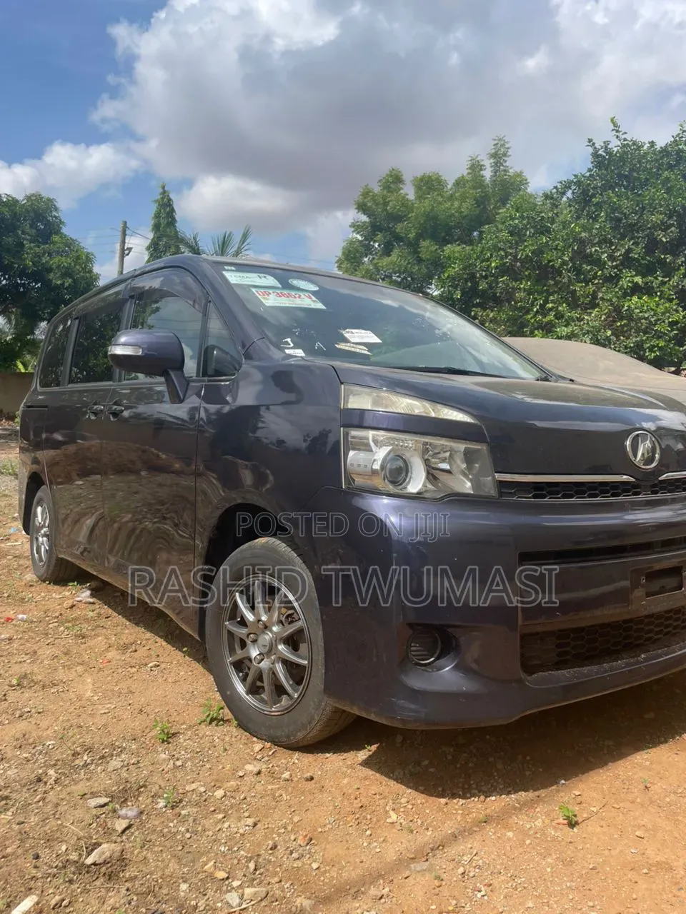 Toyota Voxy 2013 Blue