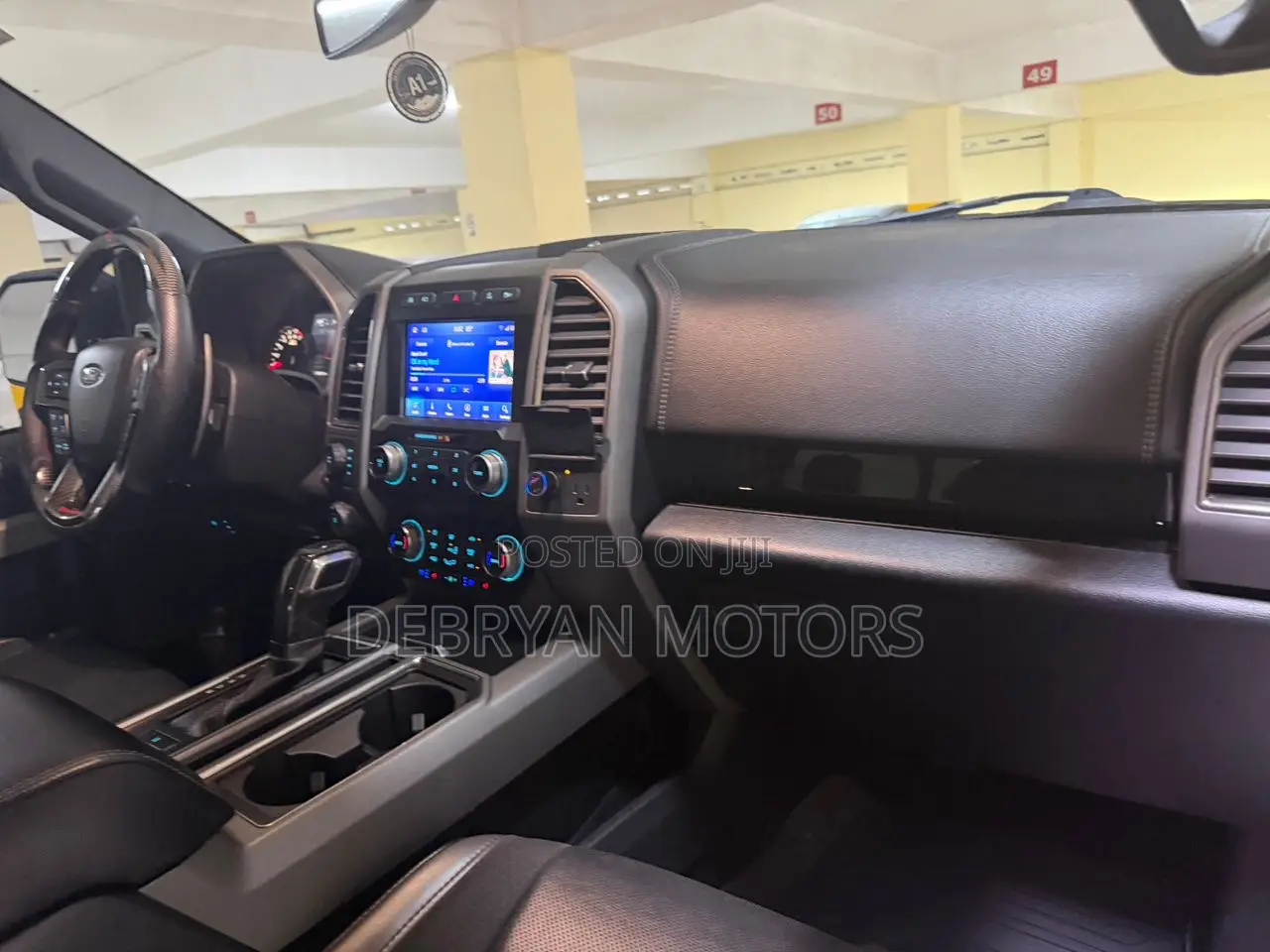 Ford F-150 Raptor 4x4 SuperCrew Cab Styleside 5.5 ft. box 145 in. WB