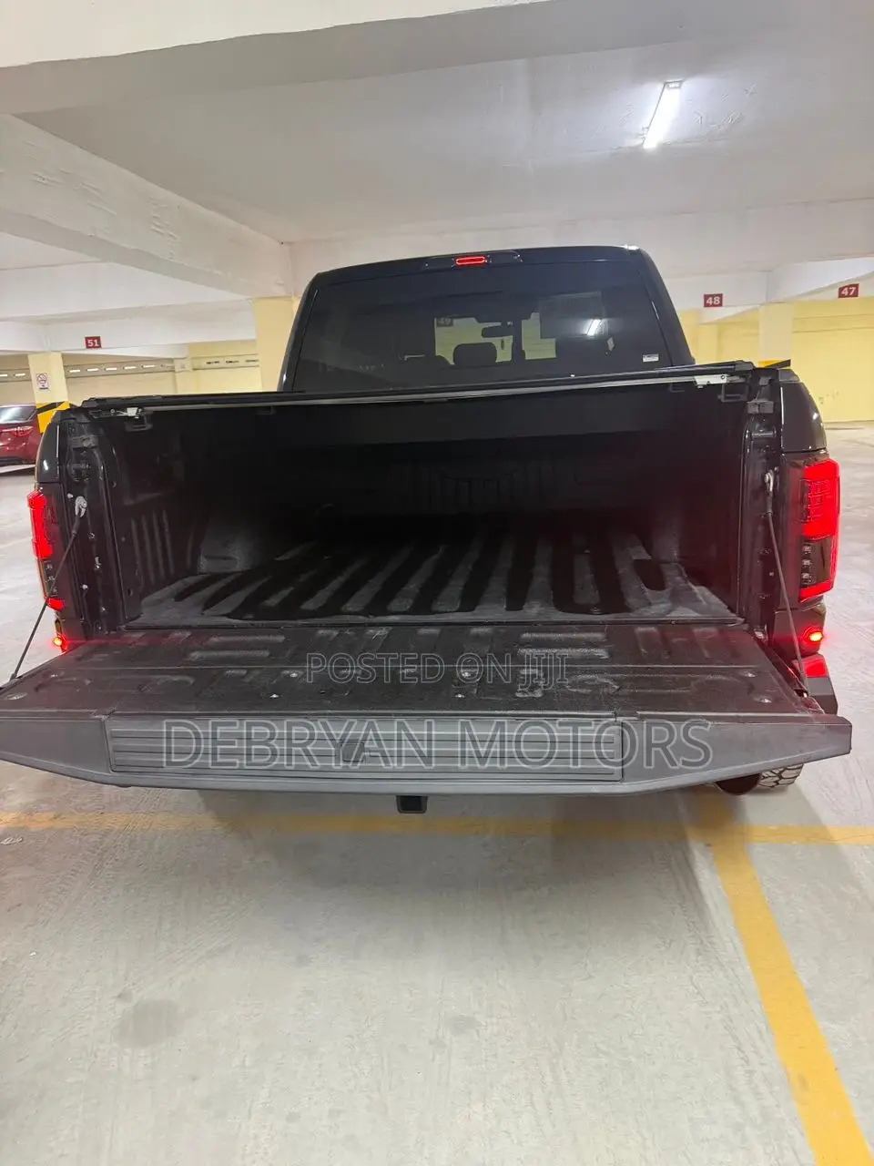 Ford F-150 Raptor 4x4 SuperCrew Cab Styleside 5.5 ft. box 145 in. WB
