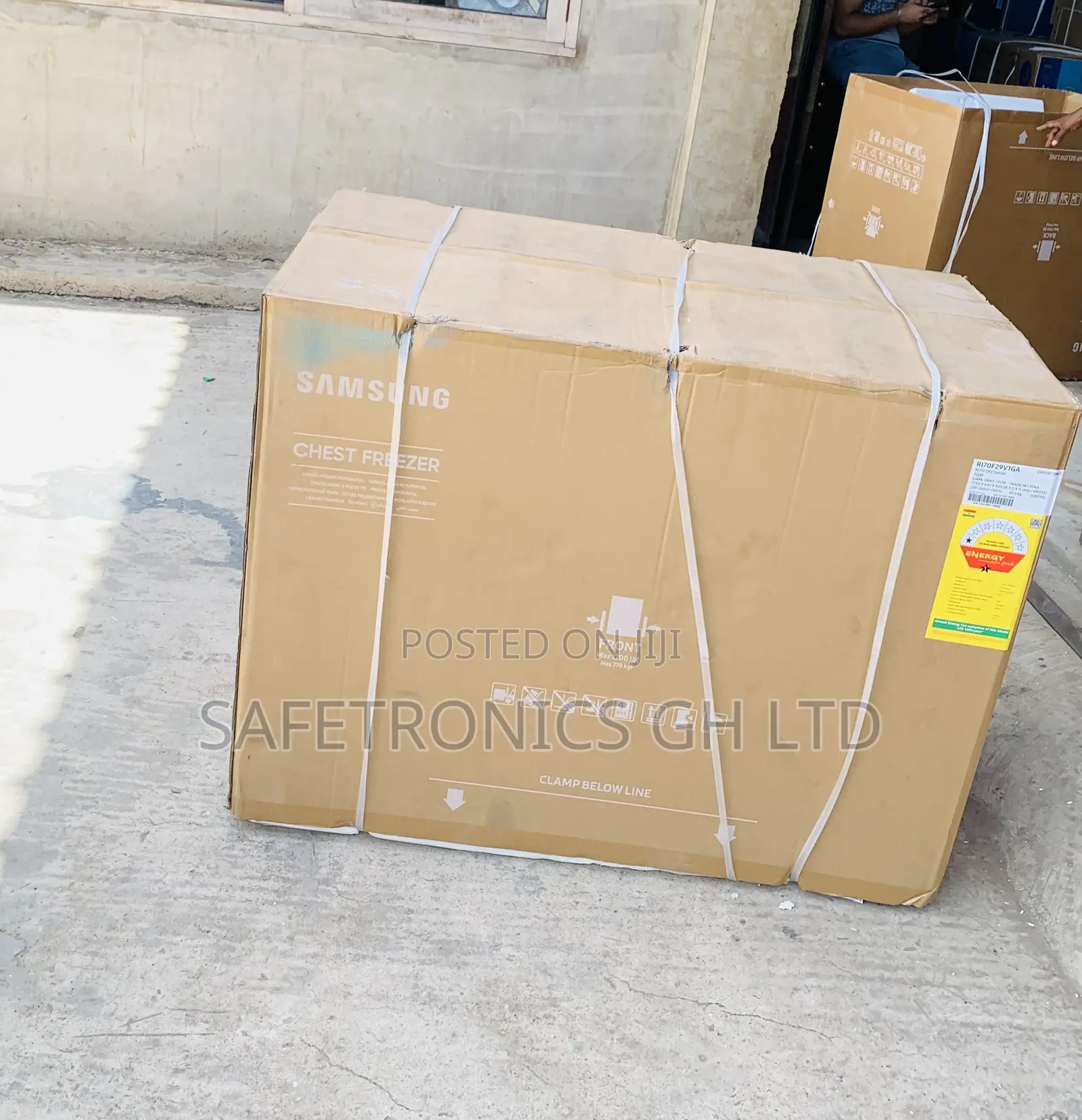 Fabulous Grey Samsung 281 Liters Single-Door Chest Freezer