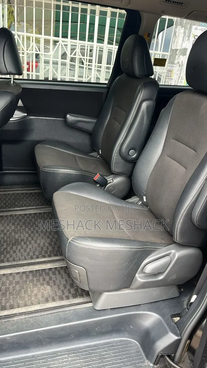 Toyota Voxy 2013 Black