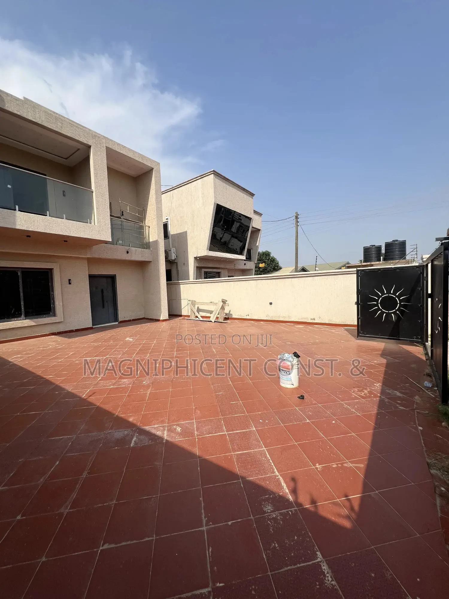 4bdrm Duplex in Lakeside Estates, Ashaley Botwe for sale