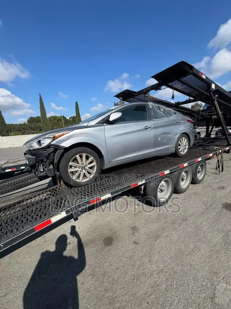 Hyundai Elantra SE 4dr Sedan (1.8L 4cyl 6A) 2015 Silver