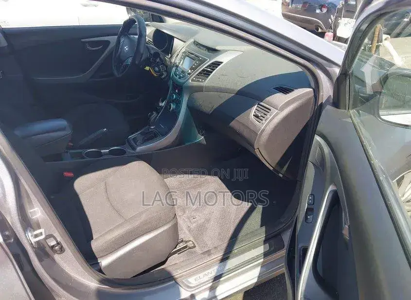 Hyundai Elantra SE 4dr Sedan (1.8L 4cyl 6A) 2015 Silver