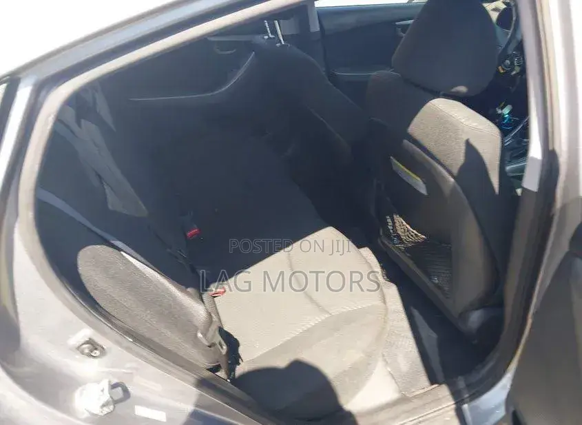 Hyundai Elantra SE 4dr Sedan (1.8L 4cyl 6A) 2015 Silver