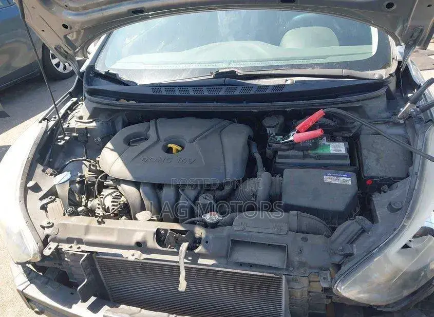 Hyundai Elantra SE 4dr Sedan (1.8L 4cyl 6A) 2015 Silver