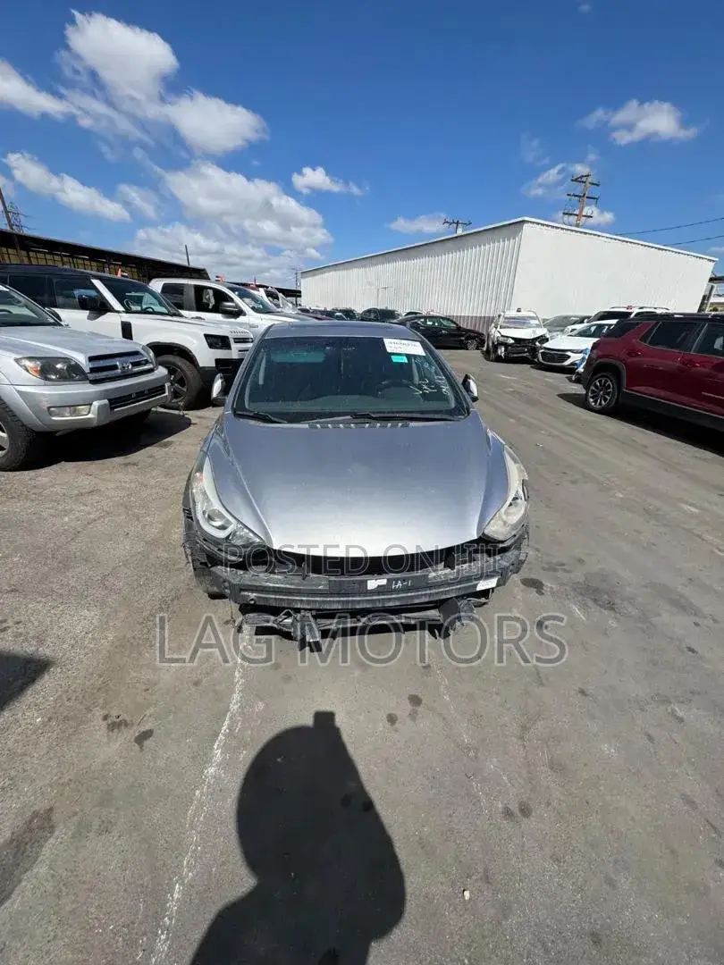 Hyundai Elantra SE 4dr Sedan (1.8L 4cyl 6A) 2015 Silver