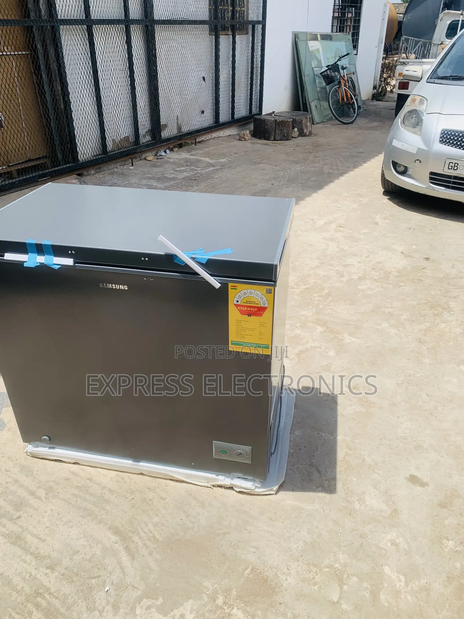 Quality Sleek Grey Chest Freezer Samsung 198l