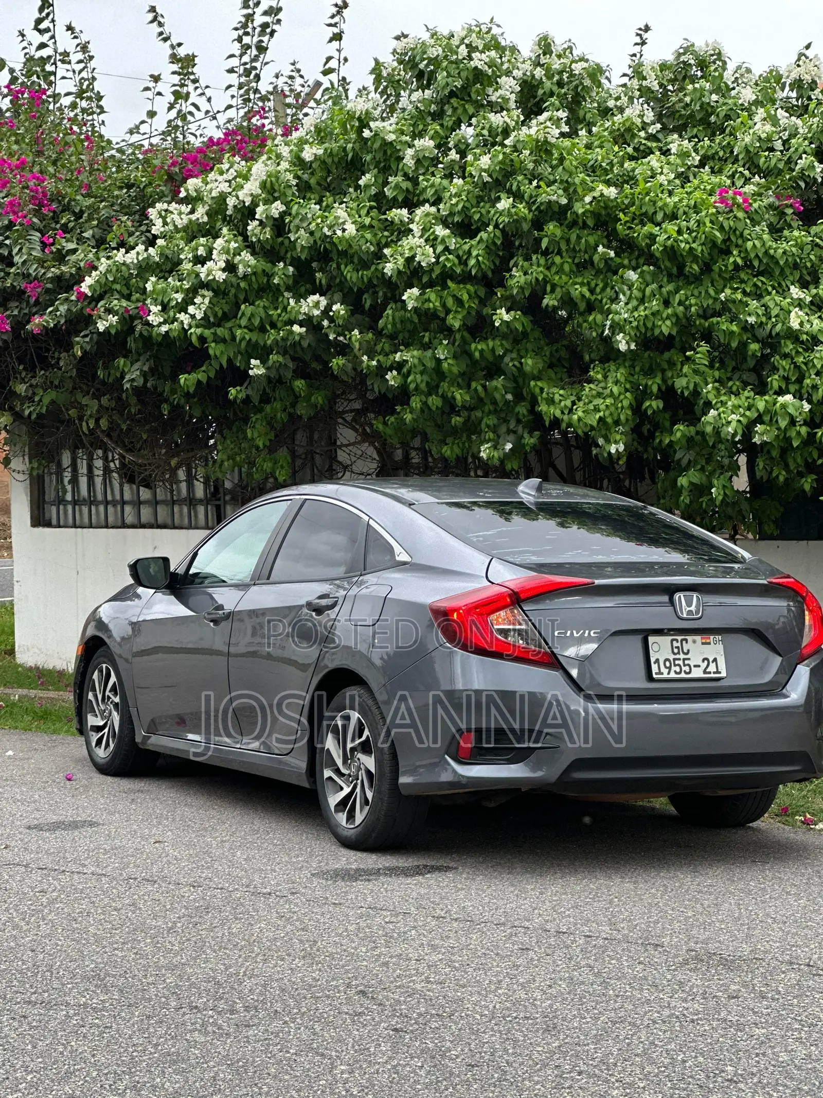 Honda Civic EX 4dr Hatchback (1.5L 4cyl) 2017 Gray