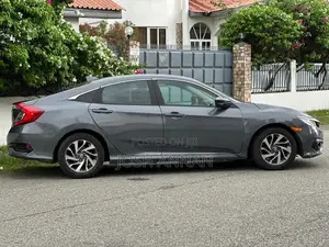 Honda Civic EX 4dr Hatchback (1.5L 4cyl) 2017 Gray
