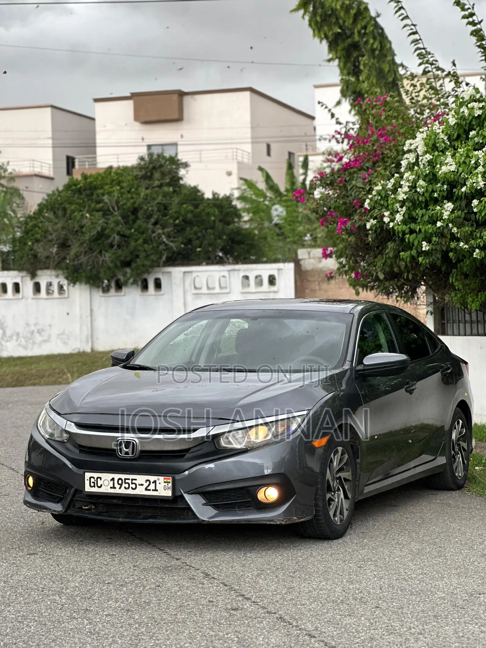 Honda Civic EX 4dr Hatchback (1.5L 4cyl) 2017 Gray