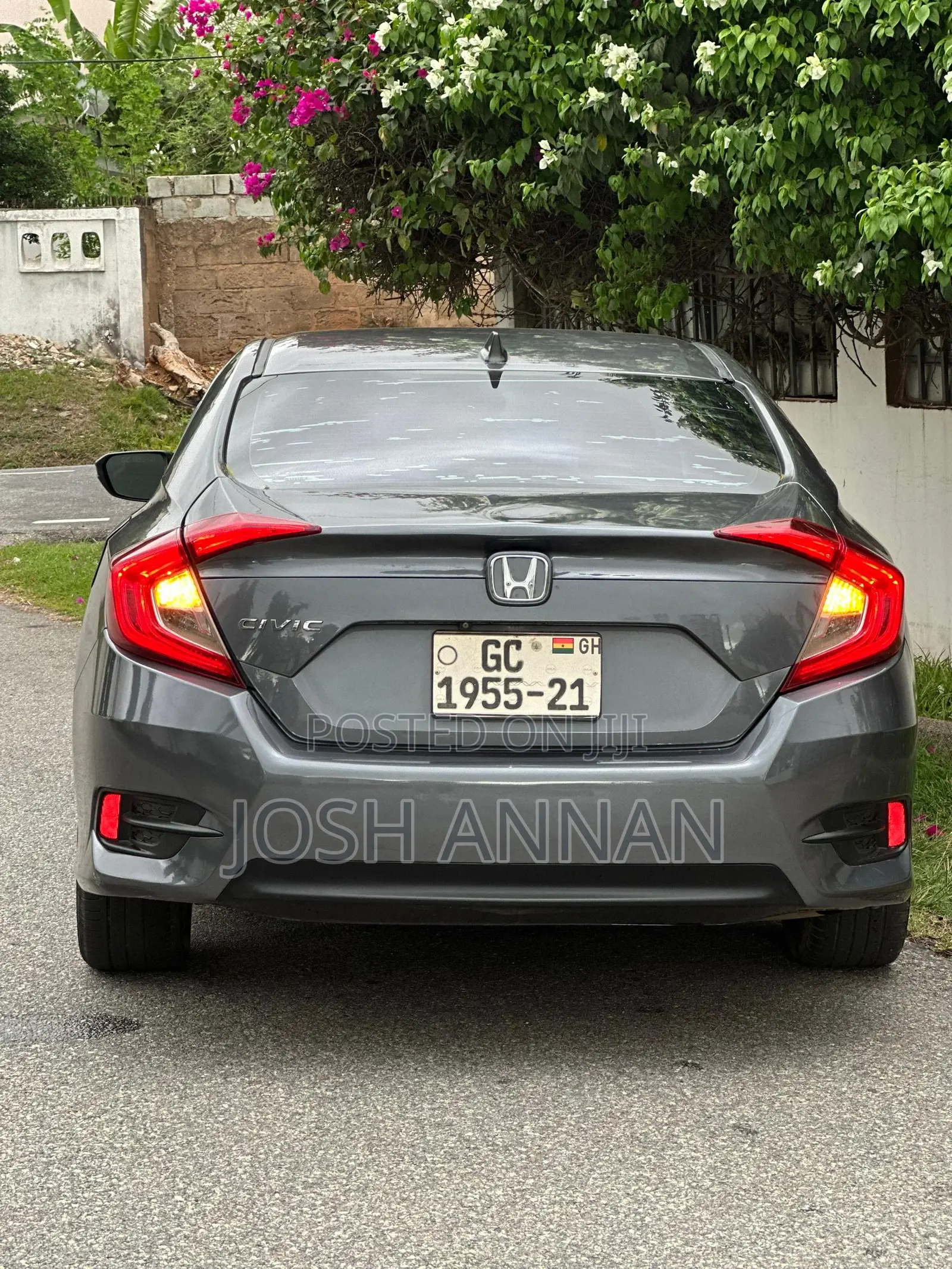 Honda Civic EX 4dr Hatchback (1.5L 4cyl) 2017 Gray