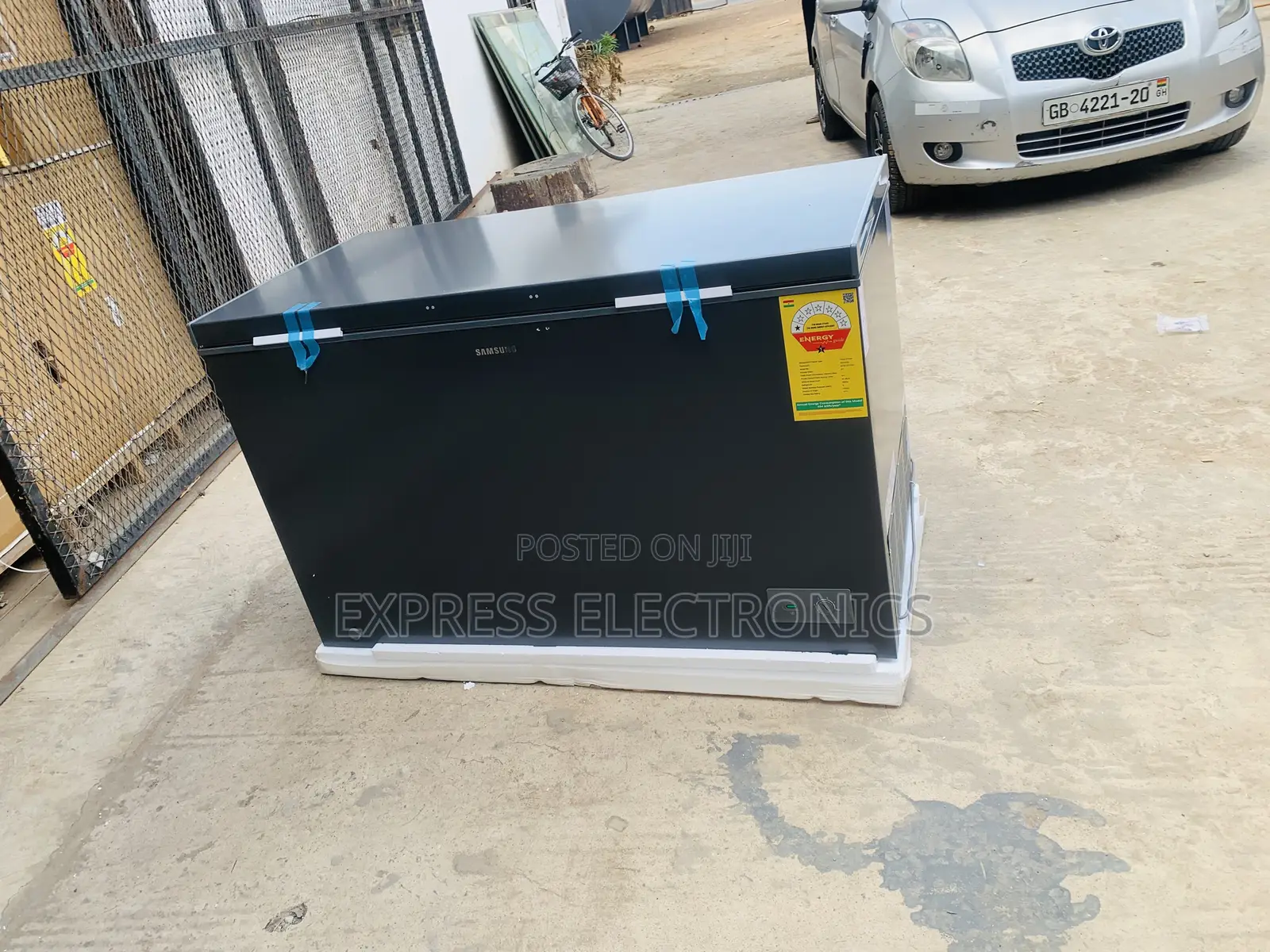Ultra Modern Sleek Chest Freezer Single Door Samsung371l