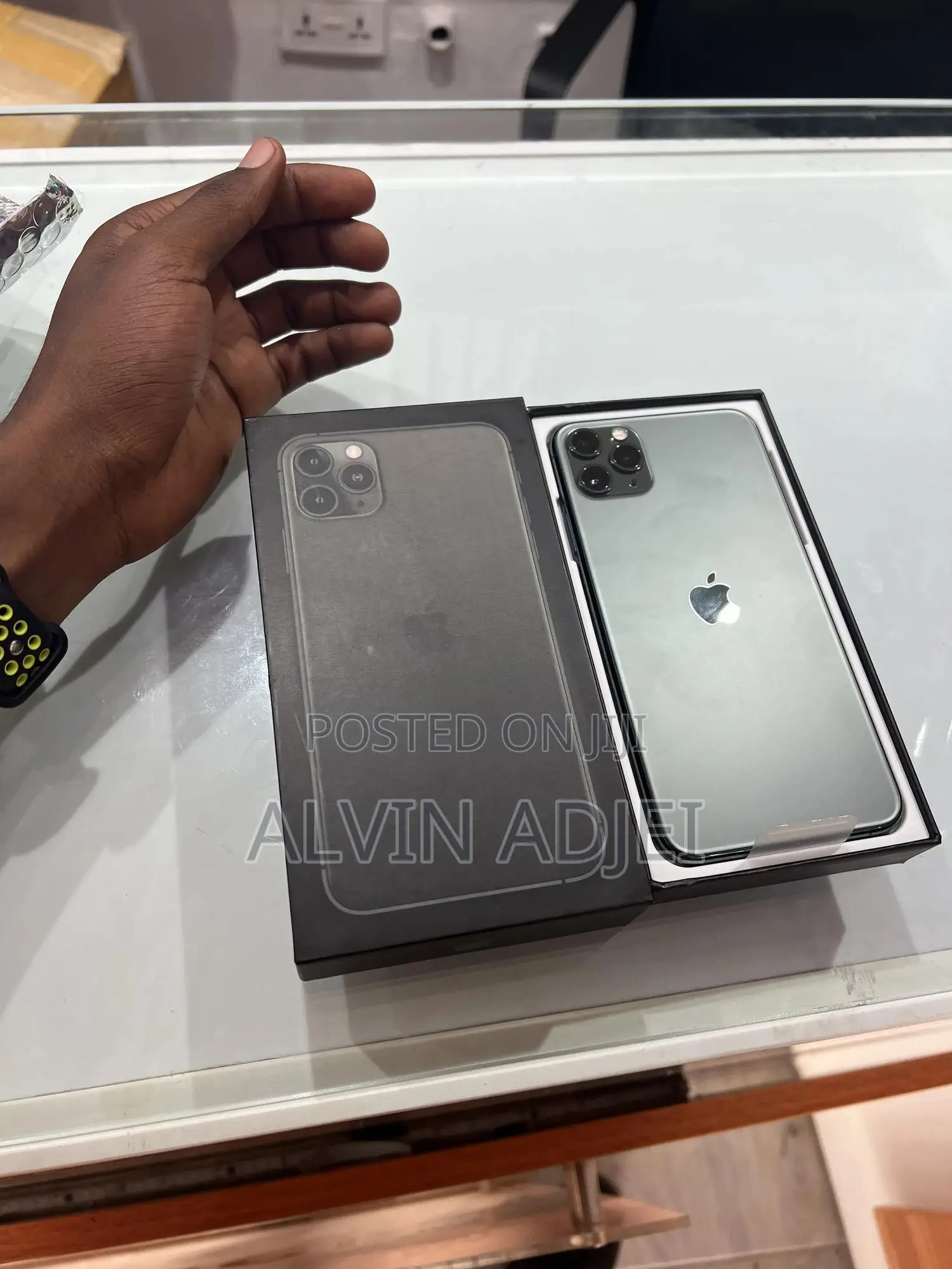 New Apple iPhone 11 Pro Max 64 GB