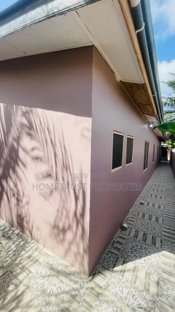12bdrm Apartment in Kasoa Cal Bank Area, New Market for sale