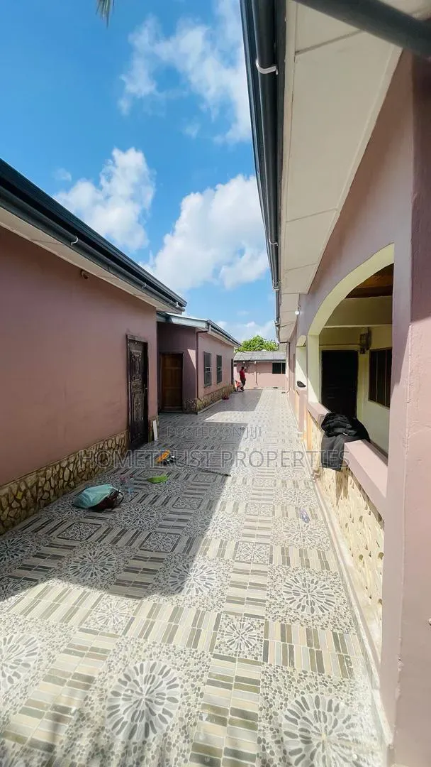12bdrm Apartment in Kasoa Cal Bank Area, New Market for sale