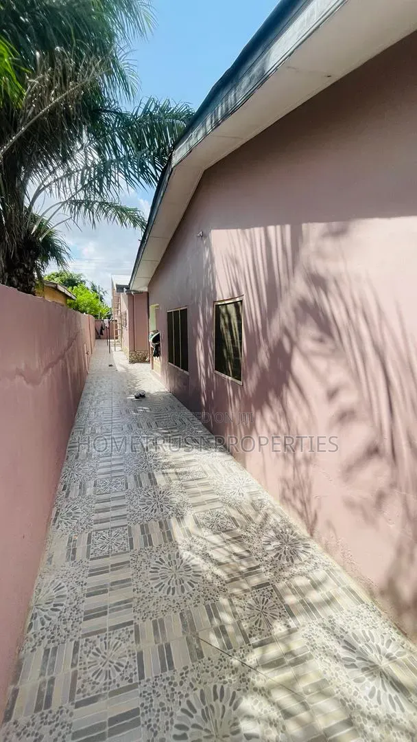 12bdrm Apartment in Kasoa Cal Bank Area, New Market for sale