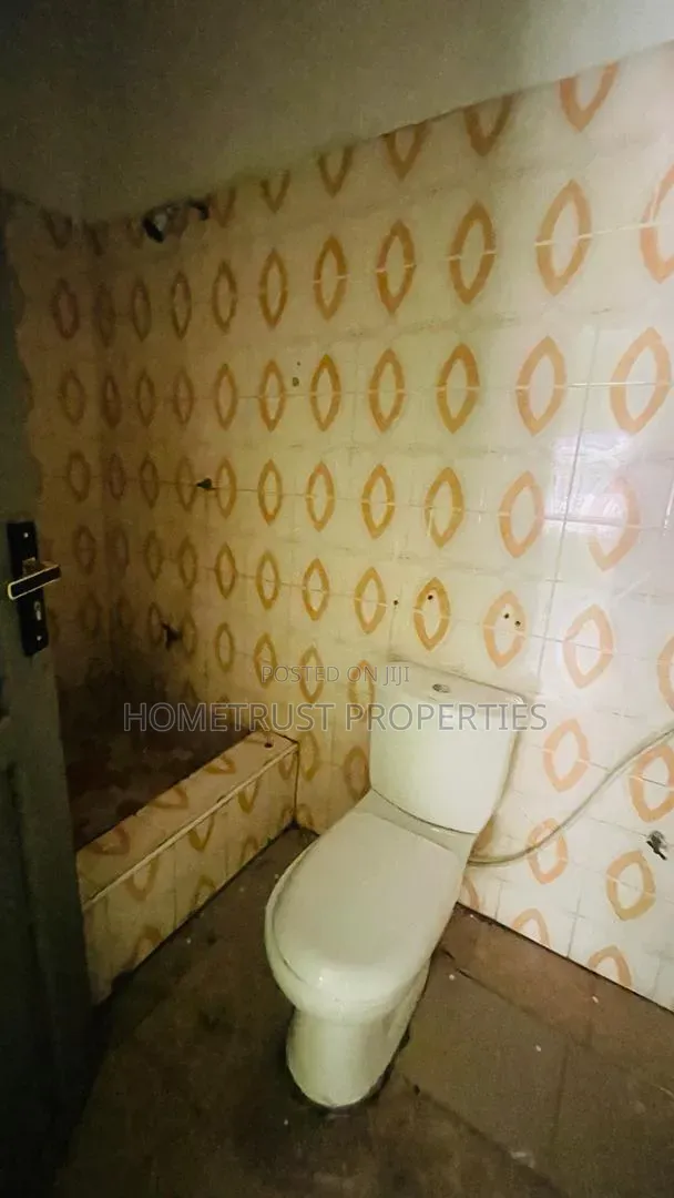 12bdrm Apartment in Kasoa Cal Bank Area, New Market for sale