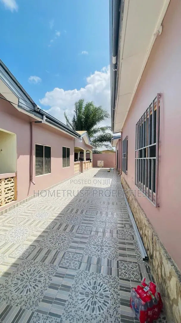 12bdrm Apartment in Kasoa Cal Bank Area, New Market for sale