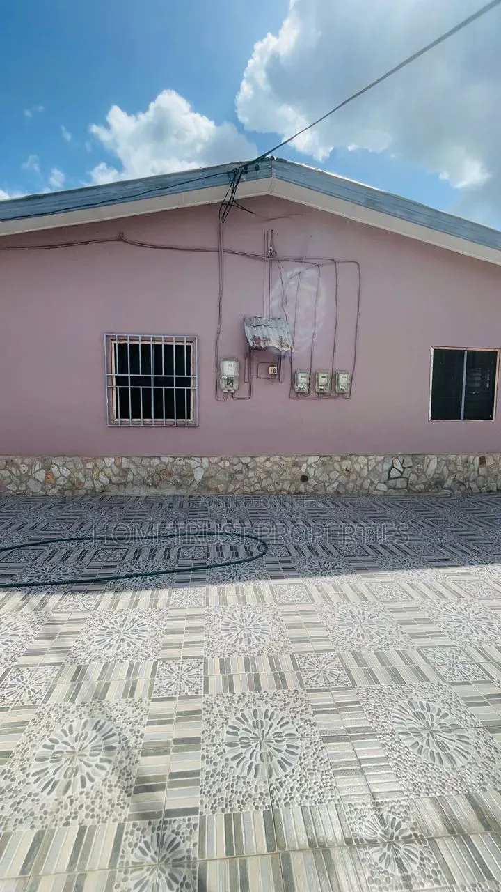 12bdrm Apartment in Kasoa Cal Bank Area, New Market for sale