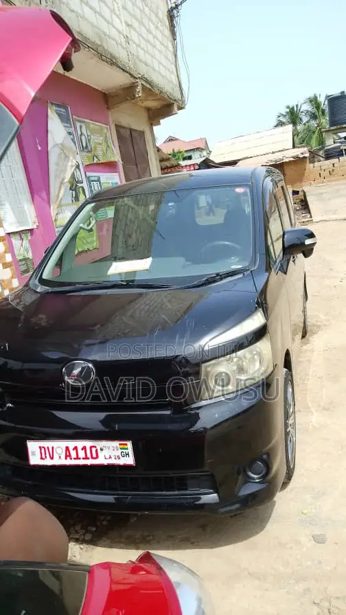 Toyota Voxy 2010 Black