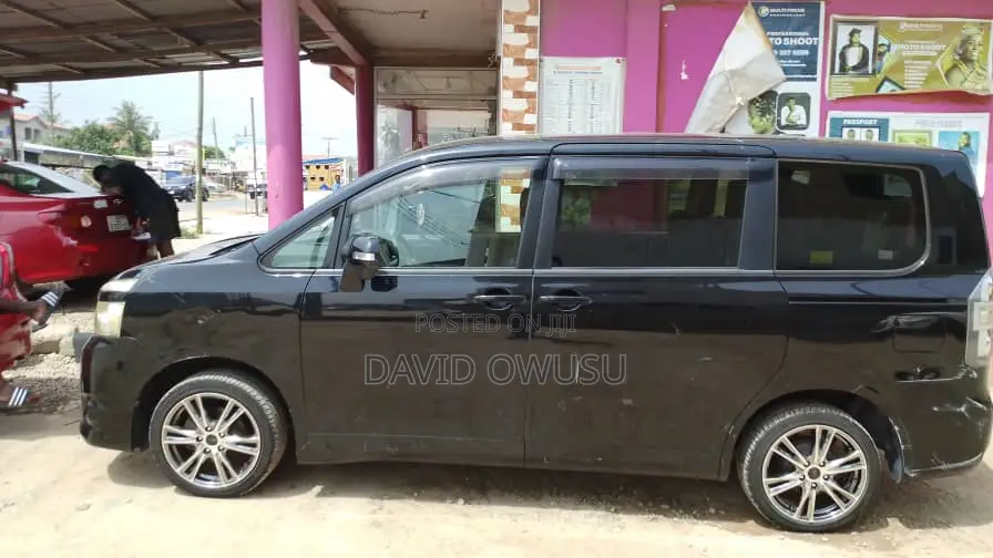 Toyota Voxy 2010 Black