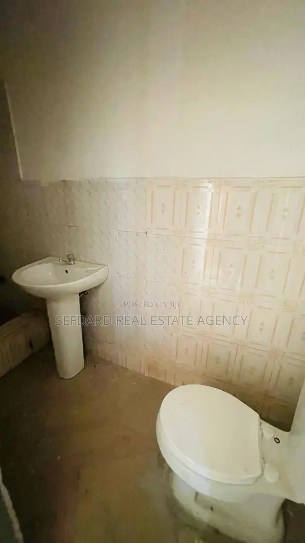 11bdrm Apartment in Sefdard Properties, Kasoa for sale