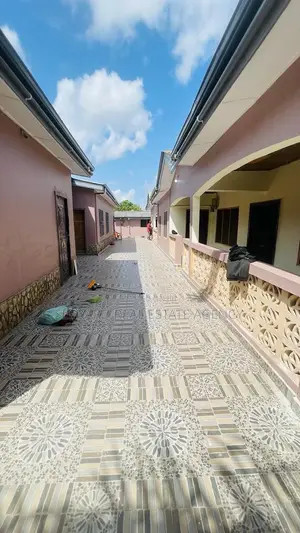 11bdrm Apartment in Sefdard Properties, Kasoa for sale