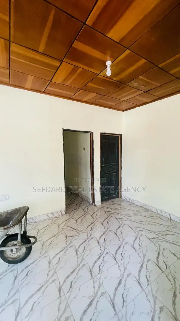 11bdrm Apartment in Sefdard Properties, Kasoa for sale