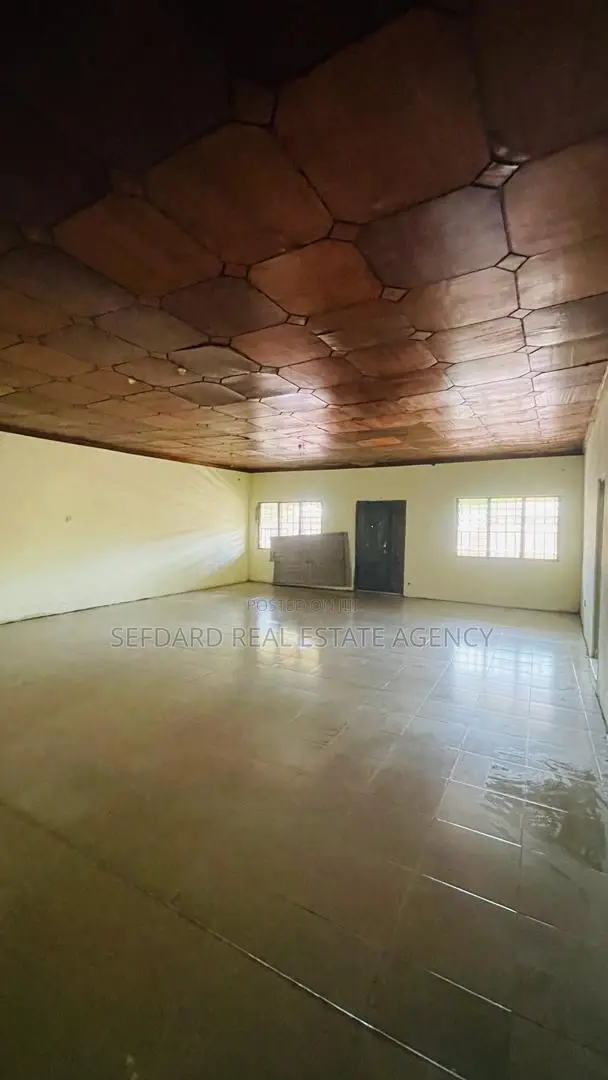11bdrm Apartment in Sefdard Properties, Kasoa for sale