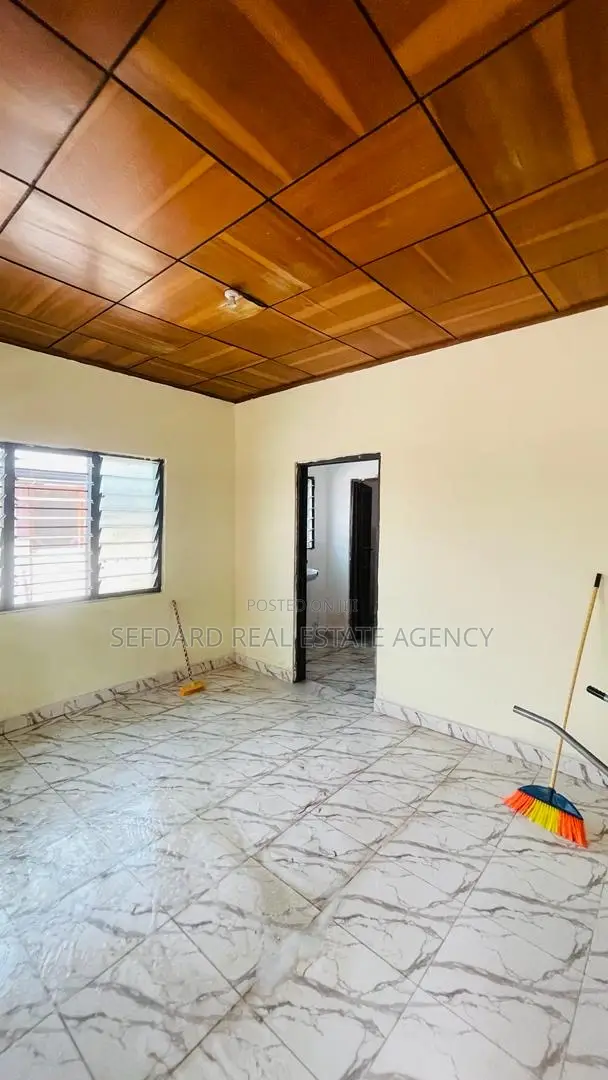11bdrm Apartment in Sefdard Properties, Kasoa for sale