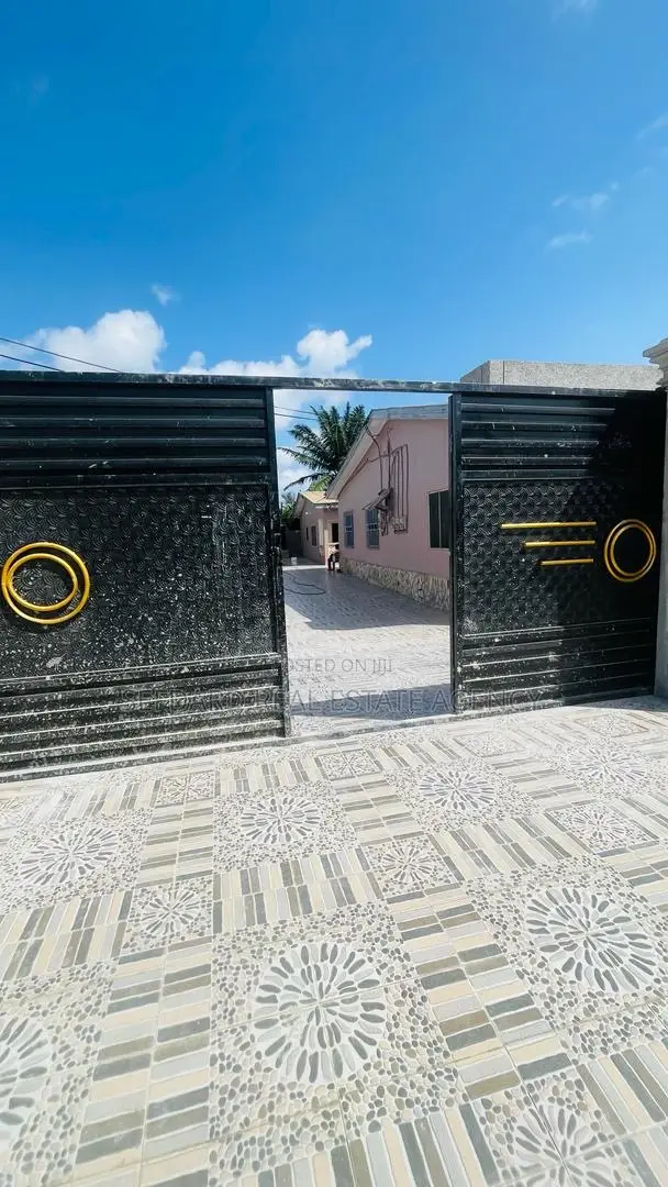 11bdrm Apartment in Sefdard Properties, Kasoa for sale