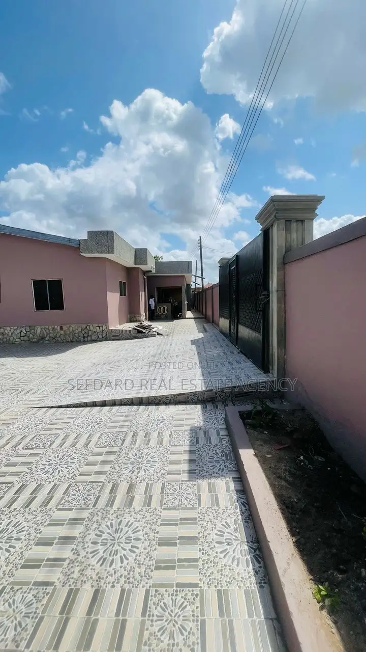 11bdrm Apartment in Sefdard Properties, Kasoa for sale