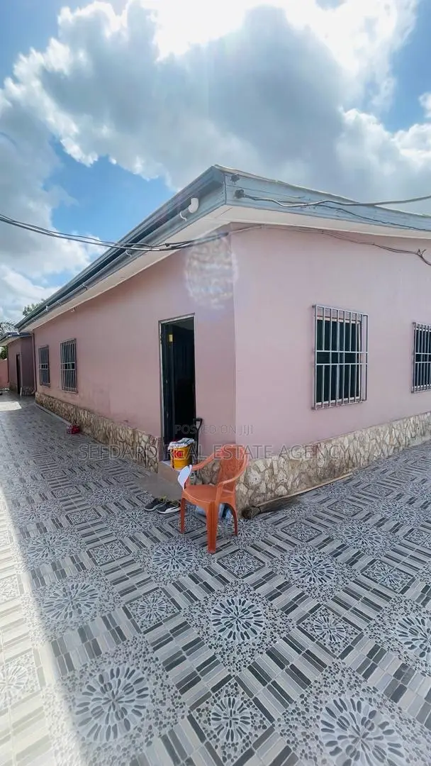 11bdrm Apartment in Sefdard Properties, Kasoa for sale