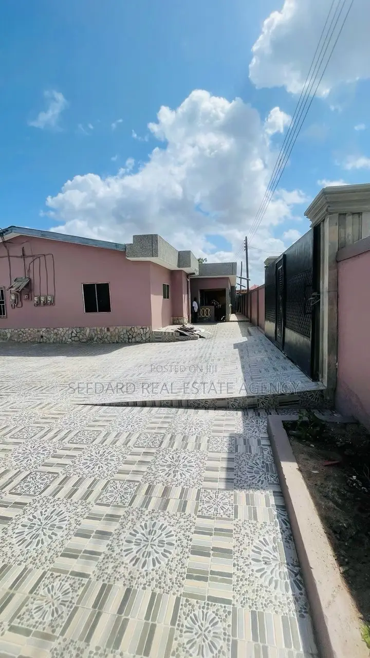 11bdrm Apartment in Sefdard Properties, Kasoa for sale
