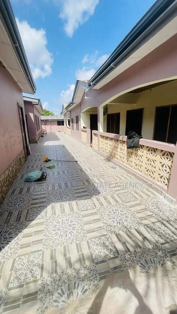 11bdrm Apartment in Sefdard Properties, Kasoa for sale