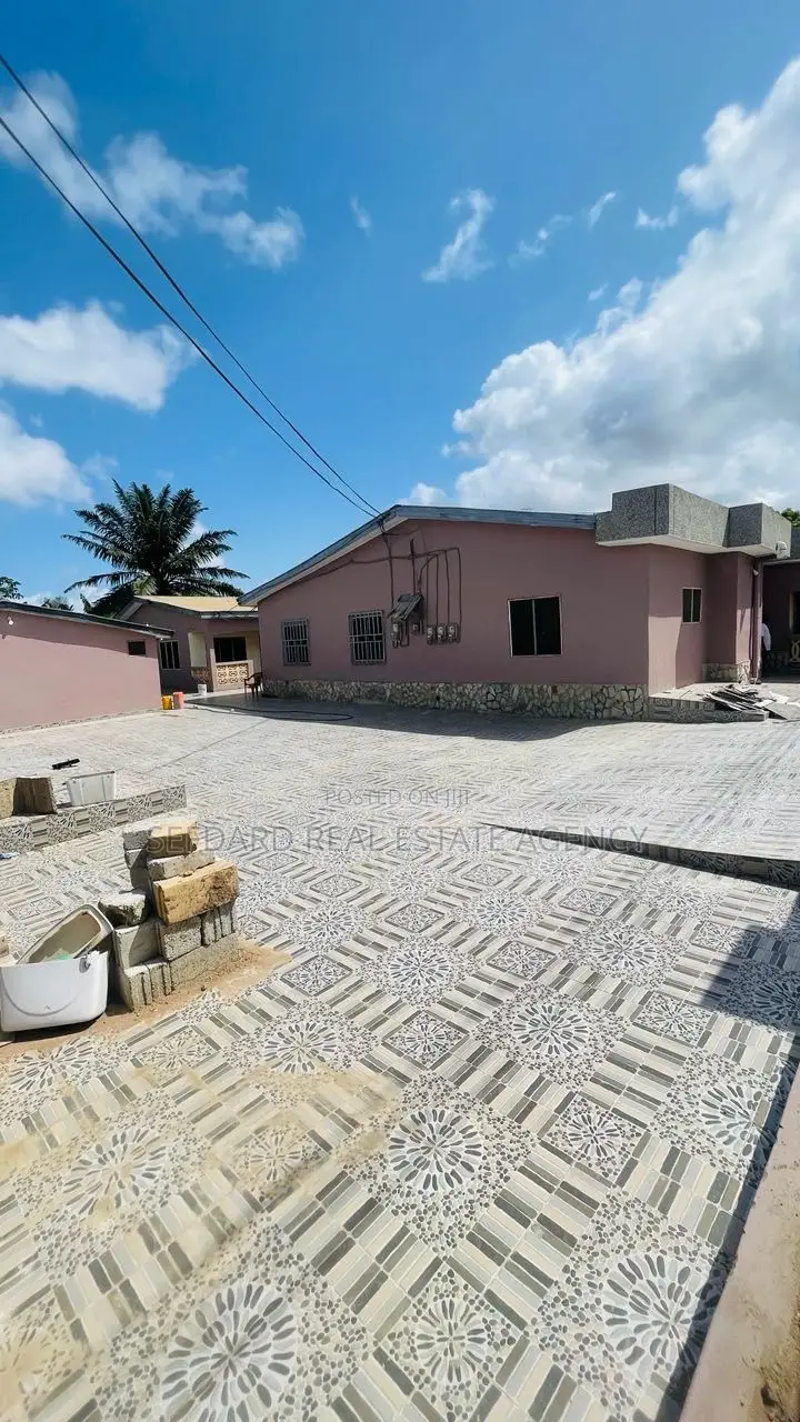 11bdrm Apartment in Sefdard Properties, Kasoa for sale