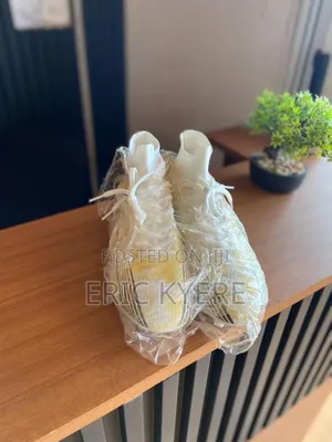 High Ankle Football Boots – White Gold Soccer Cleats