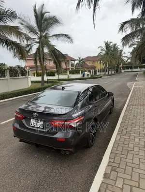Toyota Camry 2018 Gray