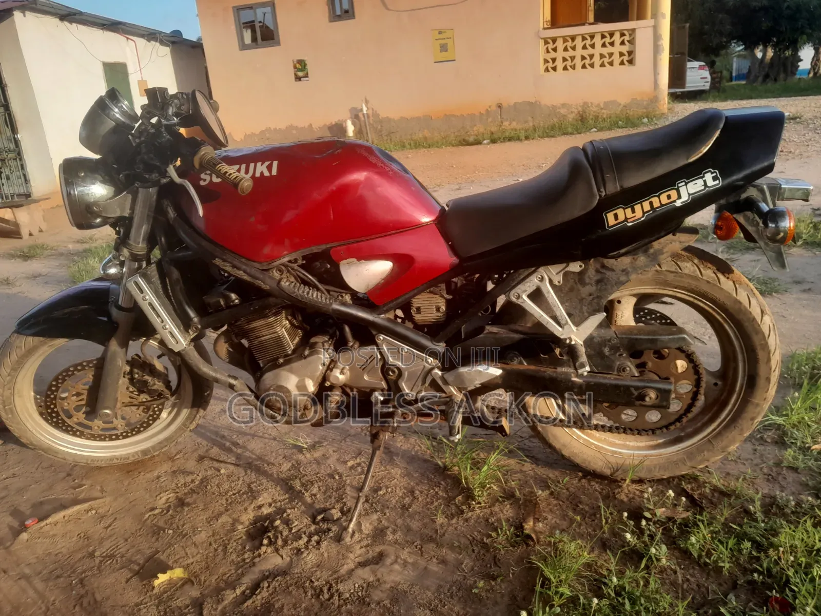 Suzuki Bandit 2023 Red