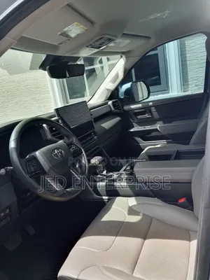 Lexus LX 570 AWD 2017 Gold