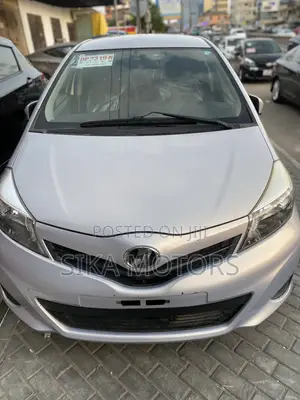 Toyota Vitz 2012 Silver