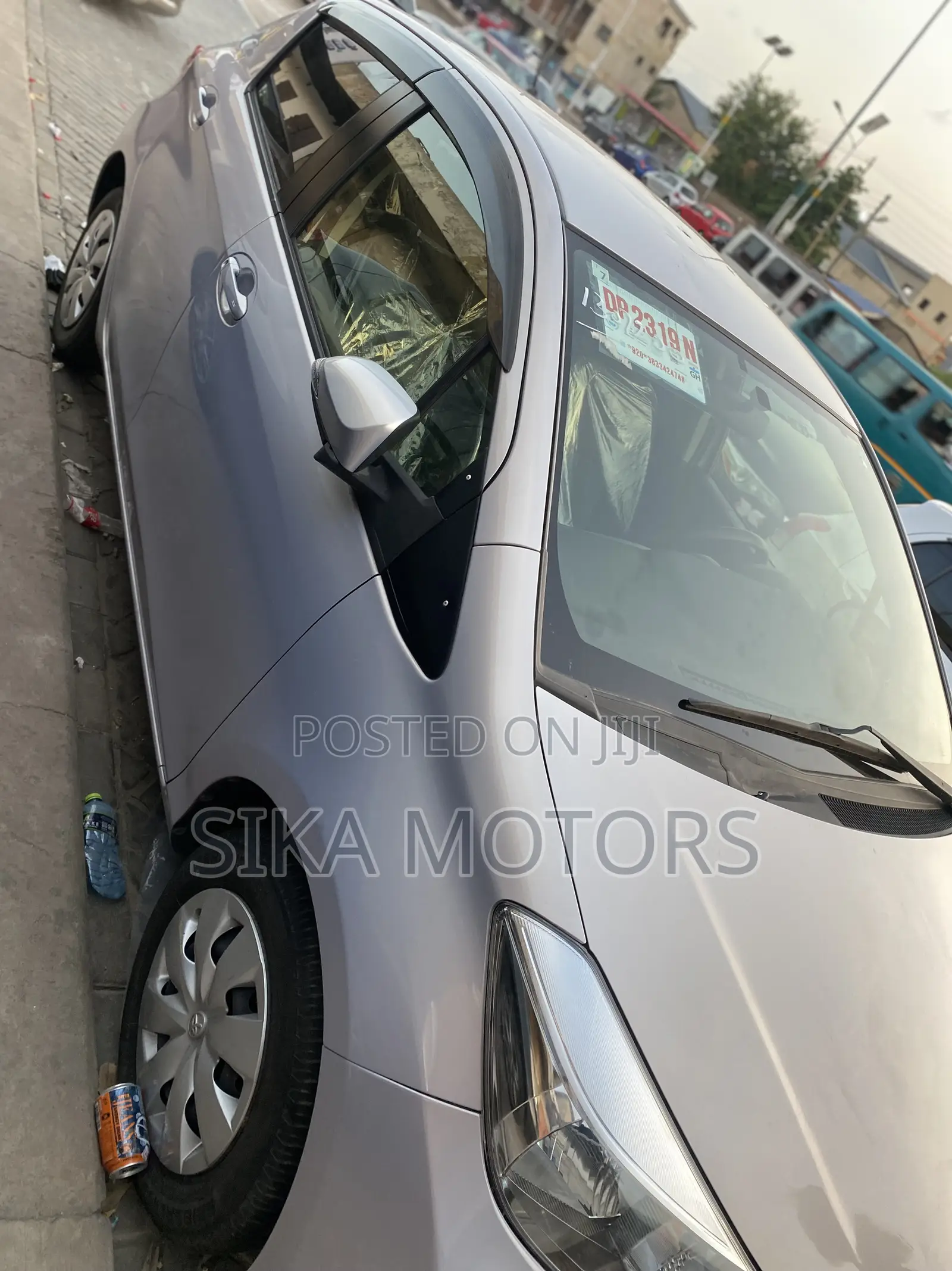 Toyota Vitz 2012 Silver